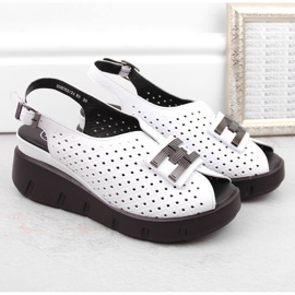 Bílé prolamované dámské kožené sandály na klínku Filippo DS6062 bílý 5