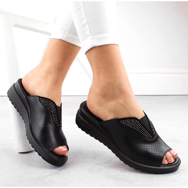 Černé kožené dámské sandály na klínku Filippo DK6146 černá 1