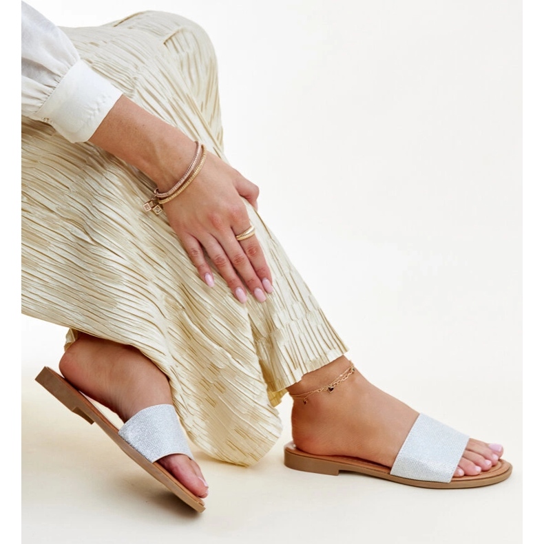 Stříbrné lesklé žabky Anilsa stříbrný 1