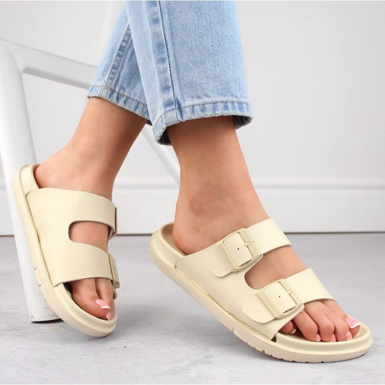 Big Star W INT2004C pěnové žabky s přezkami, béžové 2