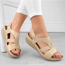 Dámské pohodlné nazouvací sandály s gumičkou, béžová eVento 7765 béžový 1