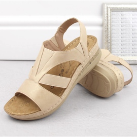 Dámské pohodlné nazouvací sandály s gumičkou, béžová eVento 7765 béžový 6