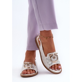 Elegantní dámské sandály se zlatým zdobením na plochých podpatcích, stříbrná S.Barski KV27-053 stříbrný 6
