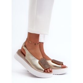 Dámské kožené sandály Zazoo 1786 na platformě se zlatým zdobením 2