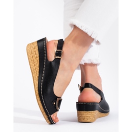 Černé espadrilkové sandály na nízkém klínku černá 3