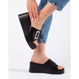 Černé dámské pantofle na klínku černý 2