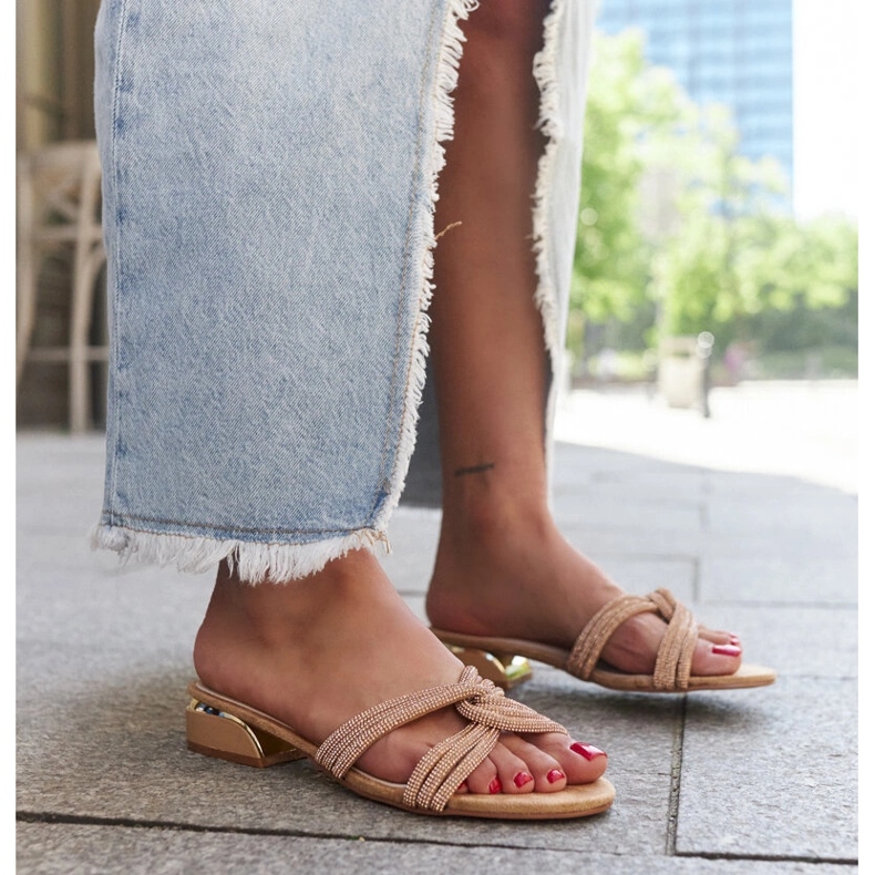 Béžové žabky na nízkém podpatku zdobené kamínky Ulma béžový 1