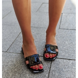 Černé lakované pantofle s koženou vložkou Mancinia černá 1