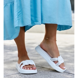 Bílé gumové žabky Ferrei bílý 2