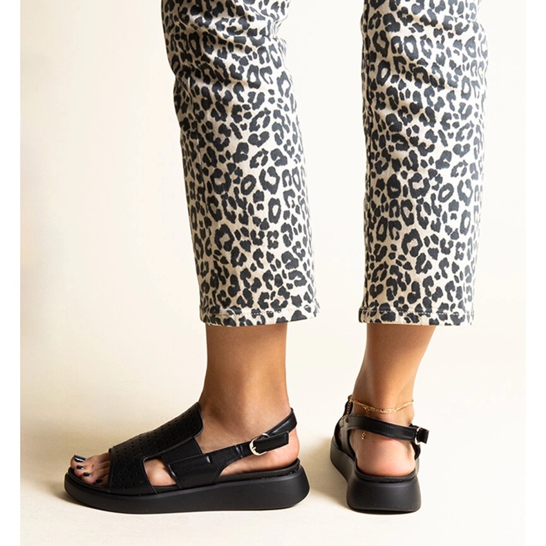 Černé sandály s prolamovaným svrškem Imogne černá 1