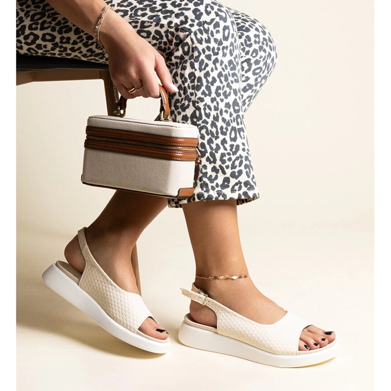 Béžové sandály se silnou podrážkou od Hamond béžový 1