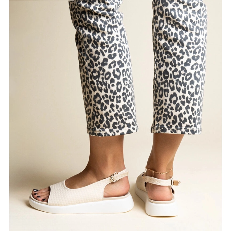 Béžové sandály se silnou podrážkou od Hamond béžový 2