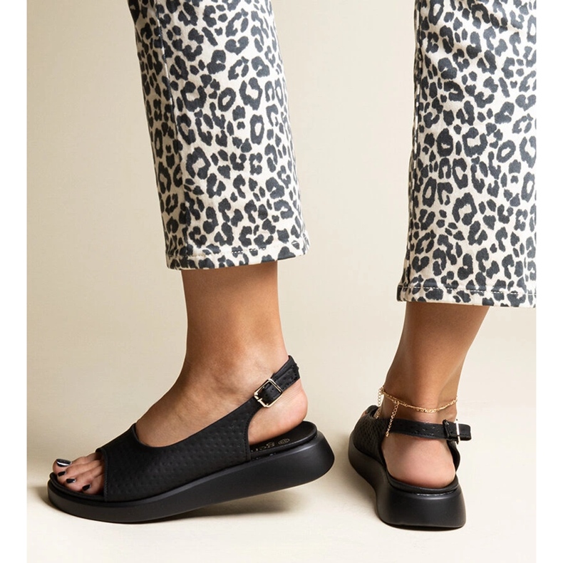 Černé sandály se silnou podrážkou Hamond černá 1