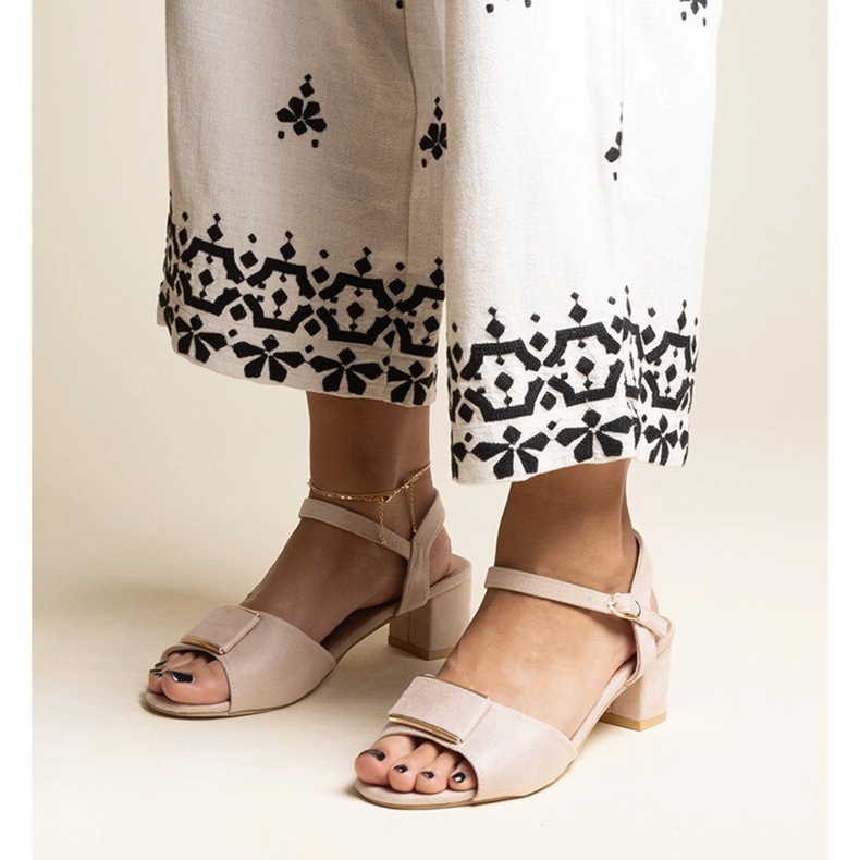 Béžové sandály na nízkém podpatku značky Frederica béžový 1