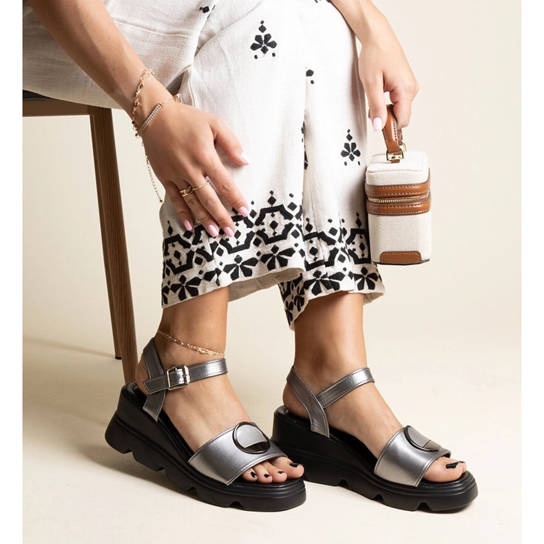 Sandály na klínku z eko kůže Maddison stříbrný 1