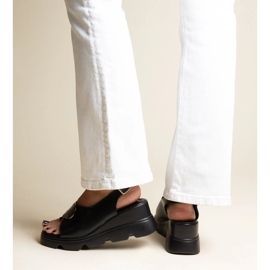 Klínové sandály s černou přezkou Bayley černá 1 Klínové sandály s černou přezkou Bayley černá 1