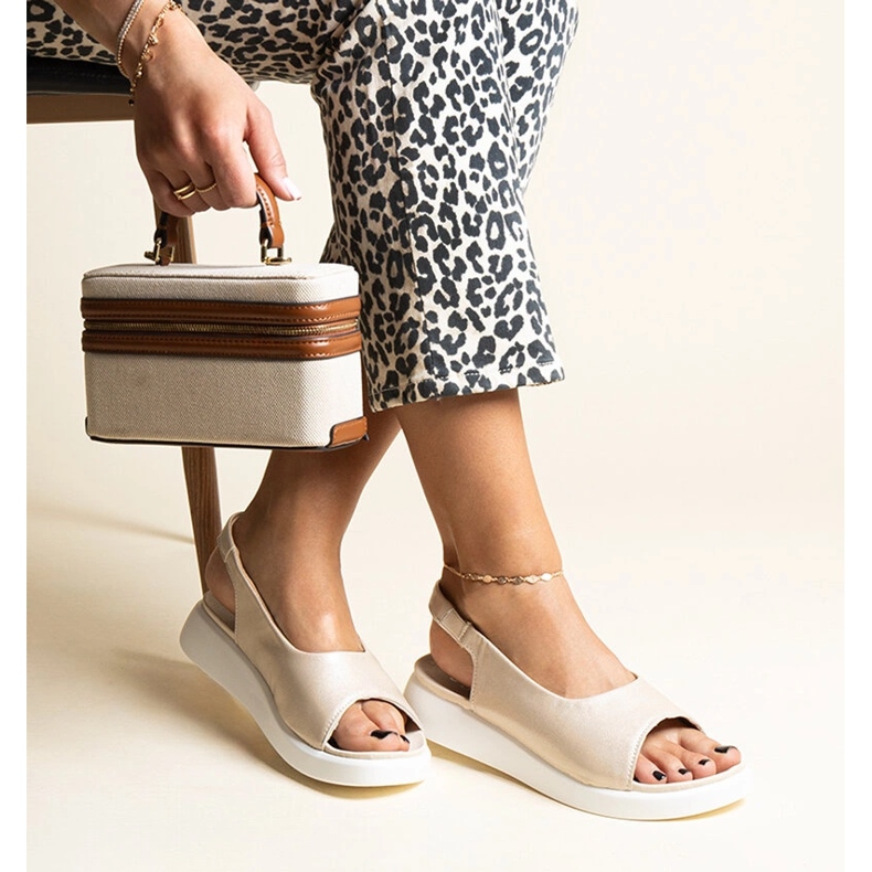 Zlaté nazouvací sandály s leskem Taylak zlatý 1