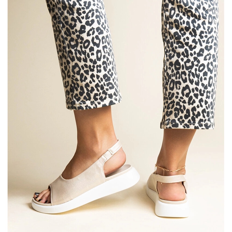 Zlaté nazouvací sandály s leskem Taylak zlatý 2