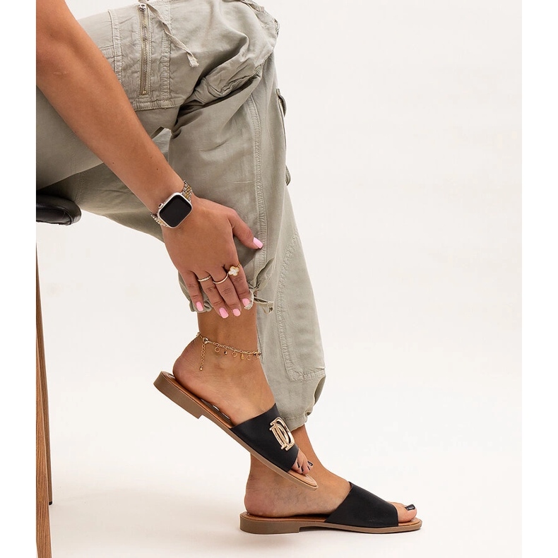 Černé žabky s přezkou Almeita černá 1