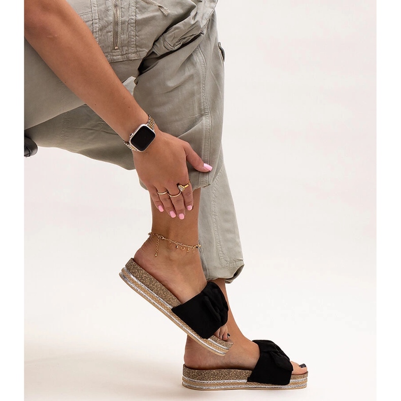 Černé žabky s masivní Peletra podrážkou černá 1