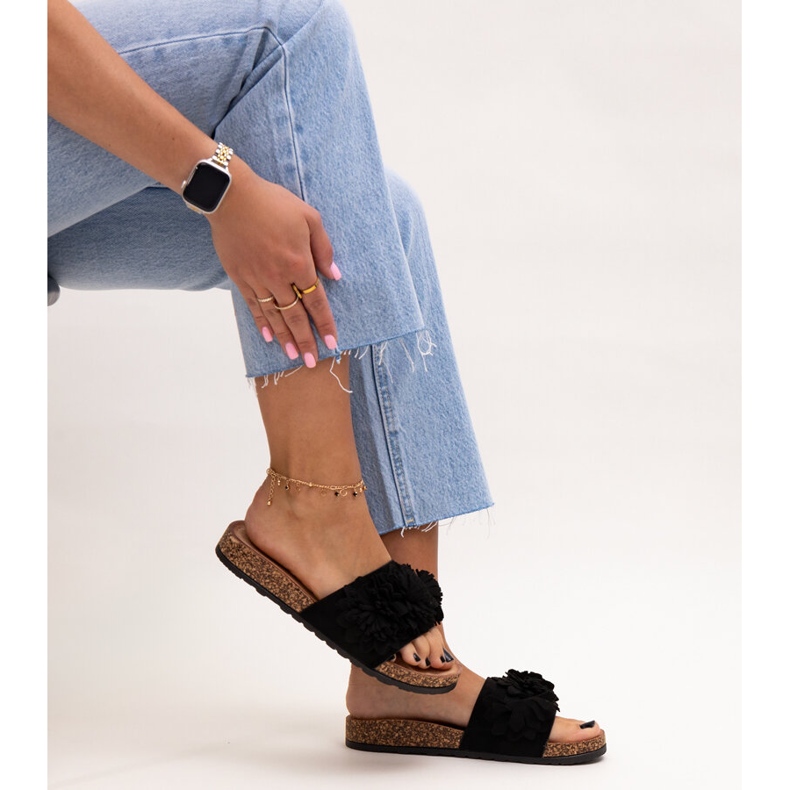 Žabky s květinami na korkové podrážce značky Almida černá 1