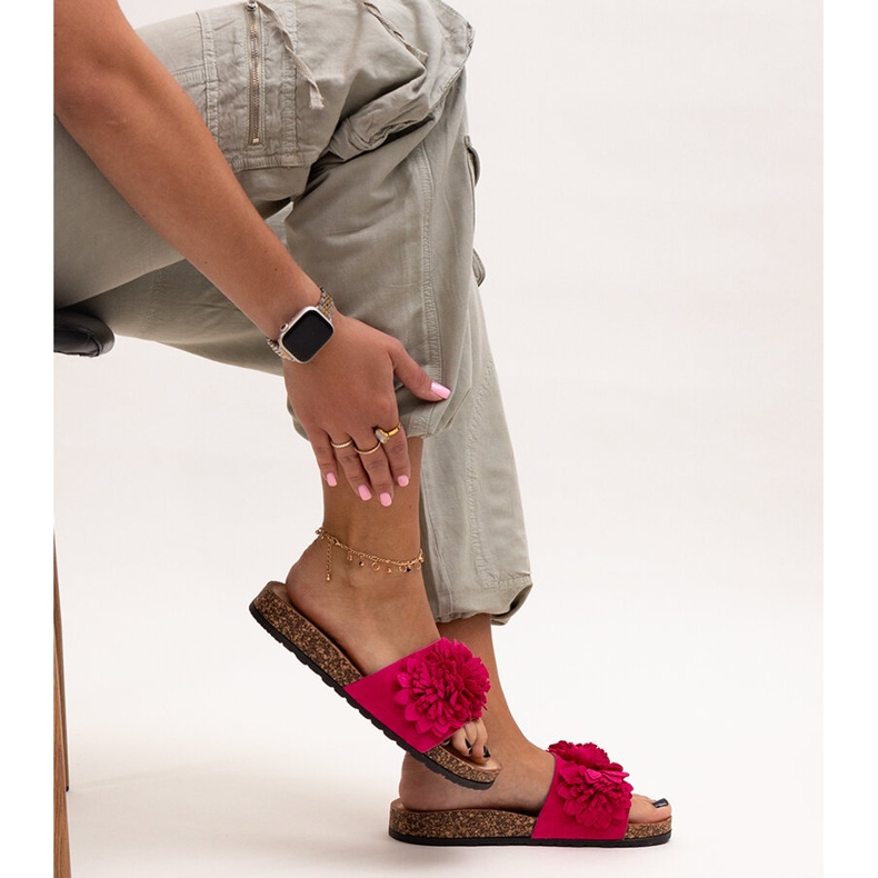 Žabky s květinami na korkové podrážce značky Almida růžový 1