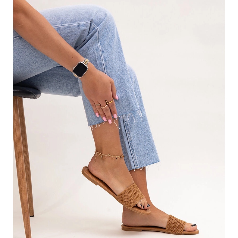 Hnědé vyšívané pantofle Marika hnědý 1