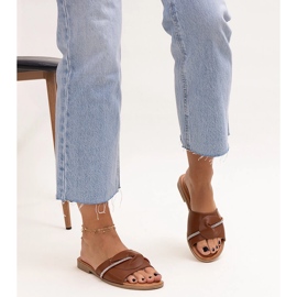 Klobouky zdobené páskem se zirkony Amari hnědý 1