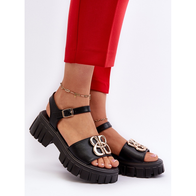 Dámské kožené sandály se zlatým zdobením, černá Vinceza 7910 2 Dámské kožené sandály se zlatým zdobením, černá Vinceza 7910 2