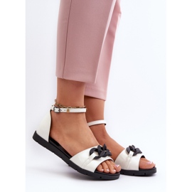 Dámské ploché sandály s řetízkem Vinceza 17320 White bílý 2