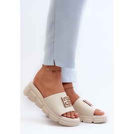 Dámské kožené žabky se zlatým zdobením na klínku Vinceza 41444 béžová béžový 2