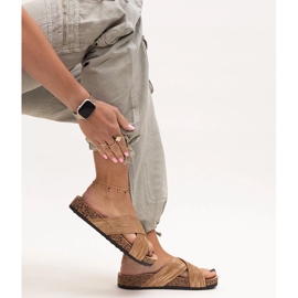 Pantofle s korkovou podrážkou Ribera lesk hnědý 1