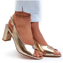 Elegantní sandály na vysokém podpatku se zlatým zdobením Trasea 9