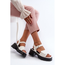 Dámské sandály z eko kůže s vysokými podpatky a platformou Vinceza 36257 White bílý 7
