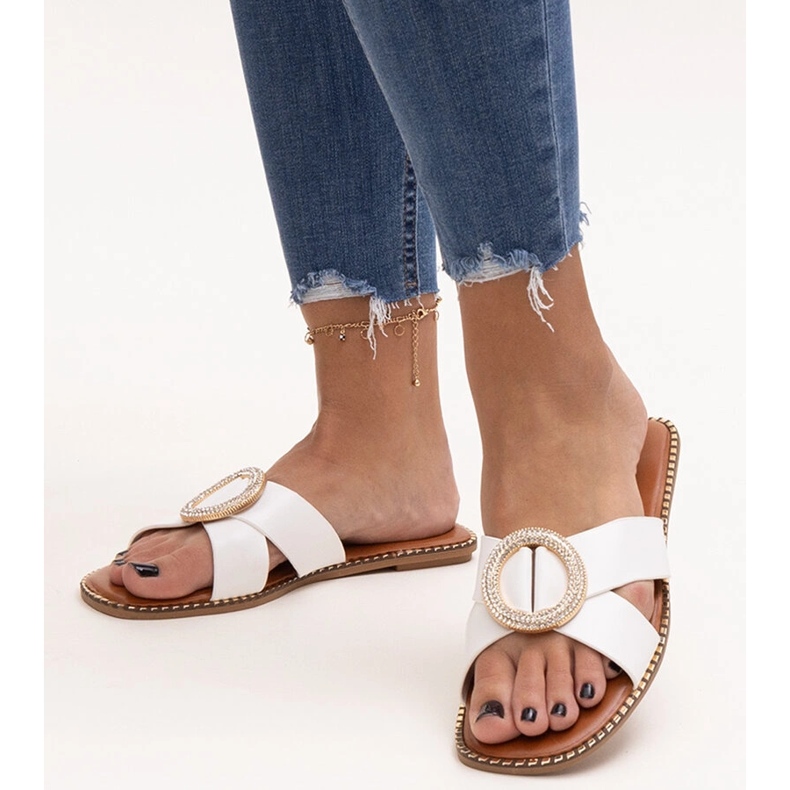 Čepice zdobené zirkonovou sponou Salimba bílý 1