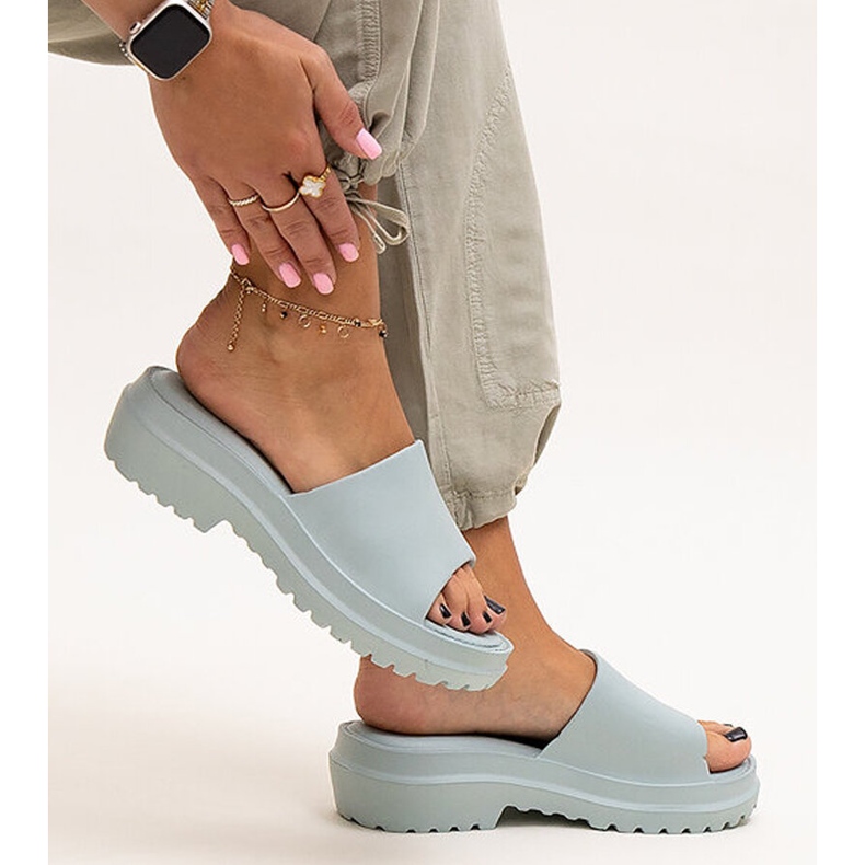 Mátové žabky se silnou podrážkou značky Soiza modrý 1 Mátové žabky se silnou podrážkou značky Soiza modrý 1