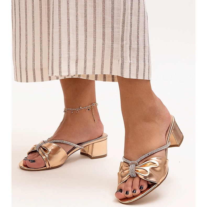 Muly na vysokém podpatku zdobené zirkony Anbrani zlatý 1