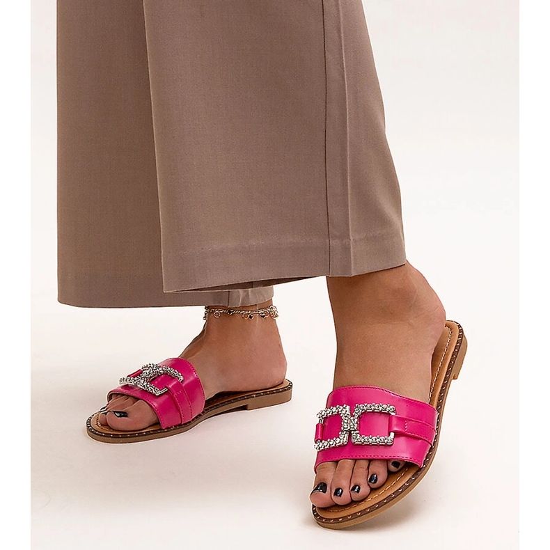 Tmavě růžové žabky s ozdobnou sponou značky Rochaela růžový 1