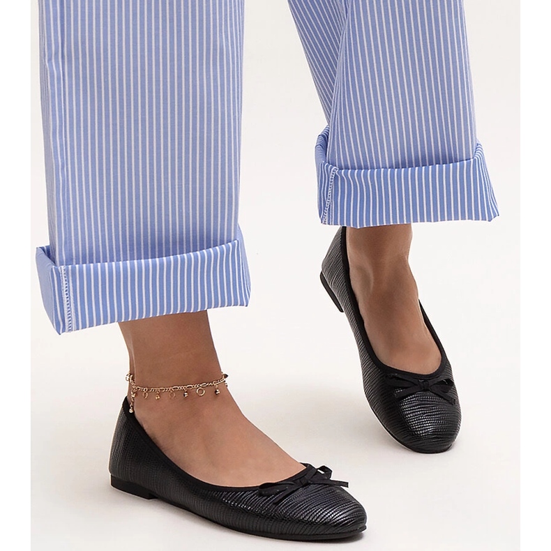 Černé balerínky s mašlí a koženou vsadkou od Rosaly černá 1