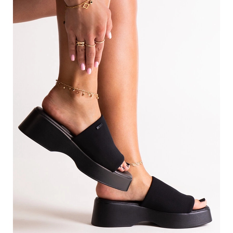 Černé žabky na platformě Big Star NN274021 černá 1