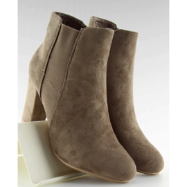 Kozačky zateplené na podpatcích béžové khaki barvy béžový 1 Kozačky zateplené na podpatcích béžové khaki barvy béžový 1