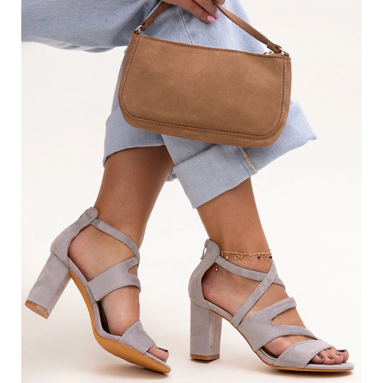 Šedé sandály na vysokém podpatku s koženou stélkou Yanick šedá 1