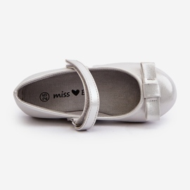 Lesklé dětské balerínky se stříbrnou mašlí Fiorelle na suchý zip stříbrný 2