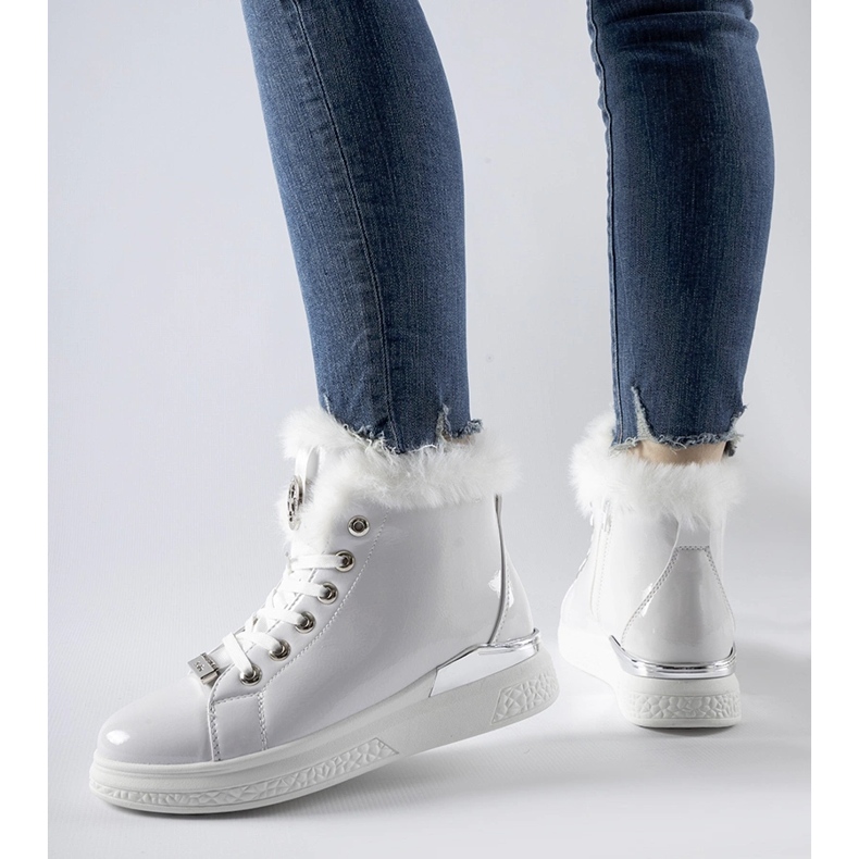 Bílé lakované tenisky s kožíškem od Fiemme bílý 1