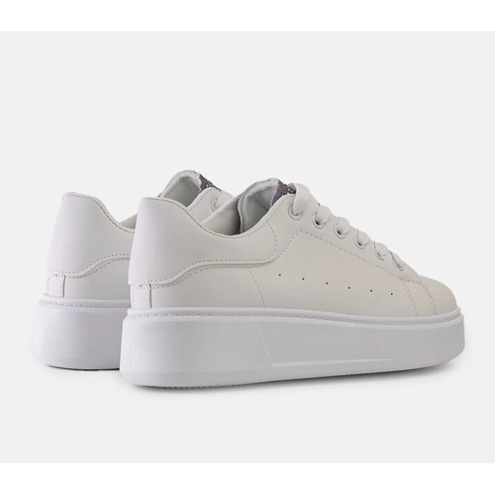 Bílé tenisky s poutavým zdobením Asmait bílý 1