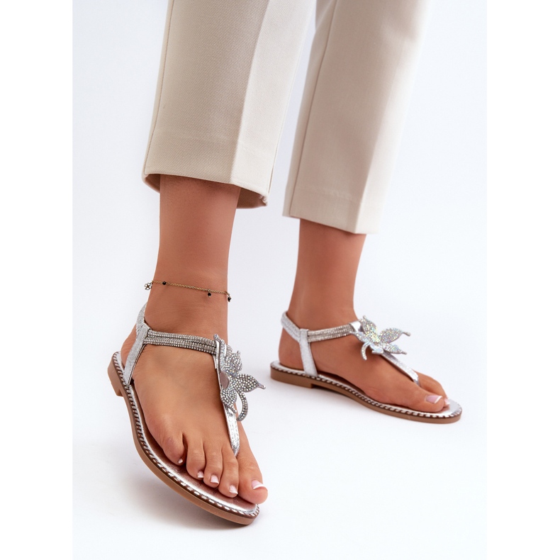Dámské ploché sandály s ozdobnou květinou, Silver Edoni stříbrný 2 Dámské ploché sandály s ozdobnou květinou, Silver Edoni stříbrný 2