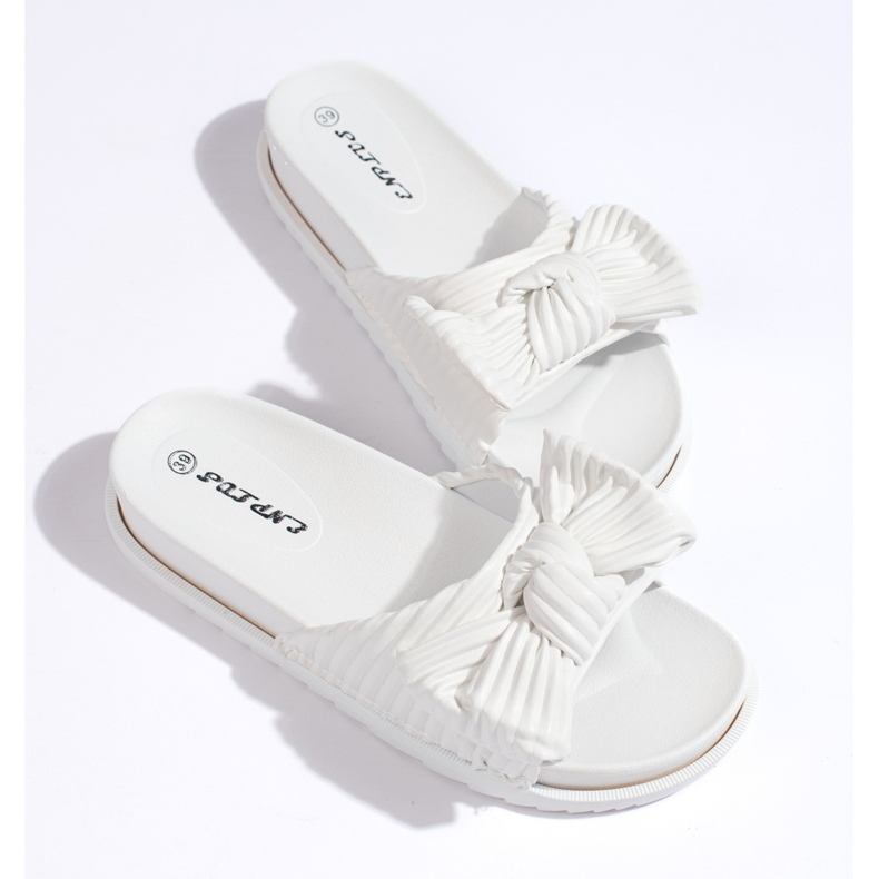 Bílé žabky se silnou podrážkou bílý 1