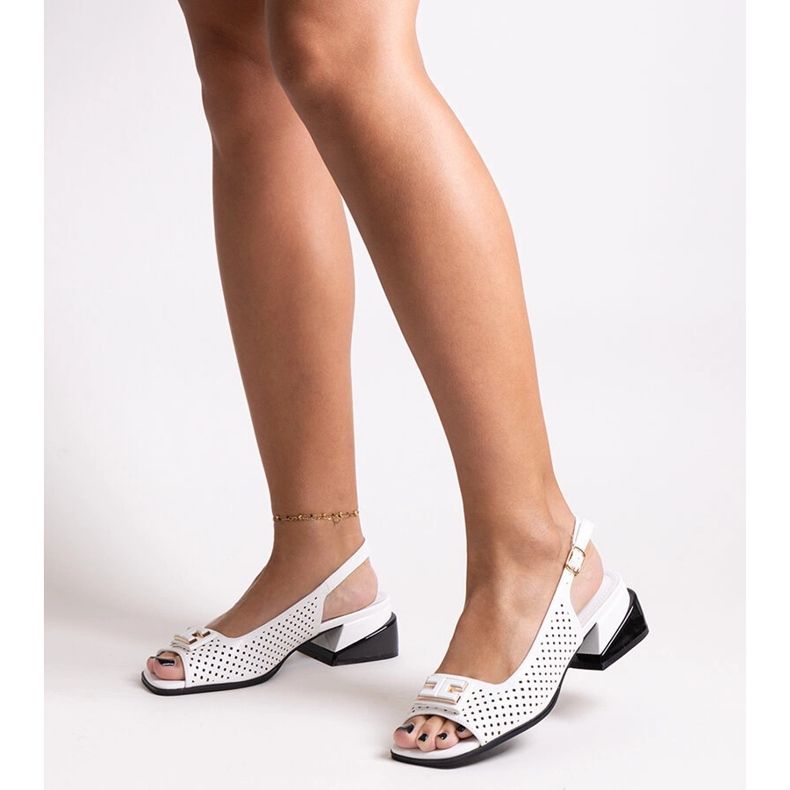 Prolamované sandály na masivním bloku Sajida bílý 1 Prolamované sandály na masivním bloku Sajida bílý 1