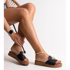 Černé skluzavky na platformě s přezkou Nibal černá 1