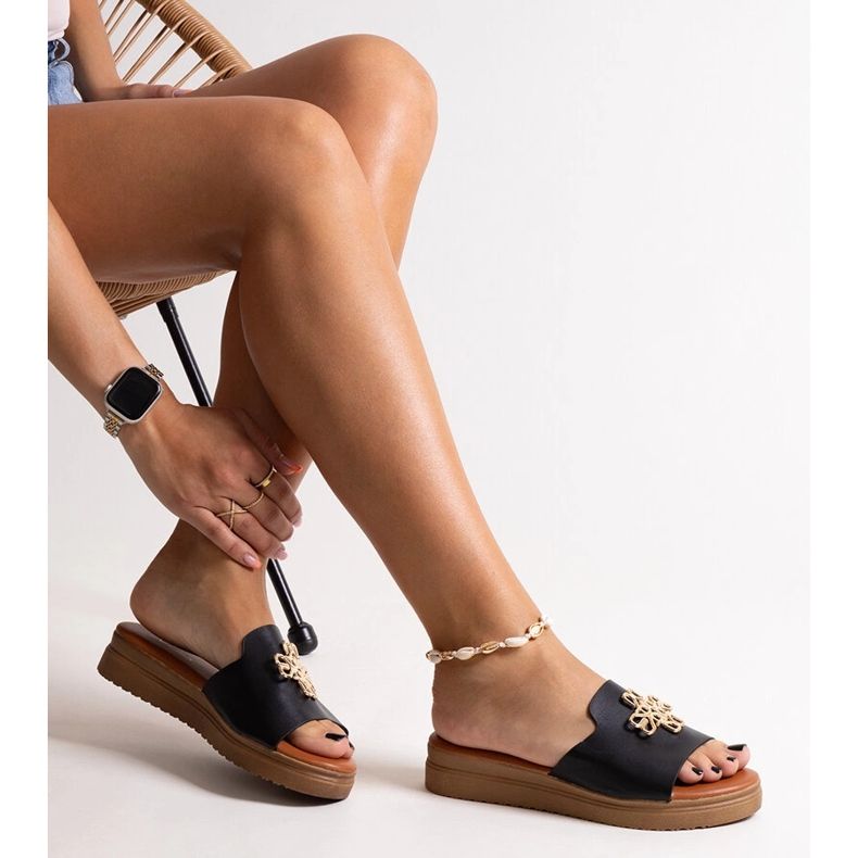 Černé skluzavky na platformě s přezkou Nibal černá 1